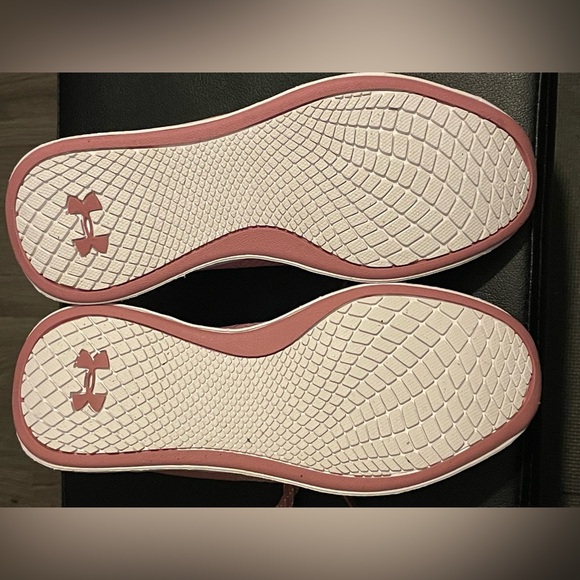 Under Armour women’s training shoes - Picture 2 of 4